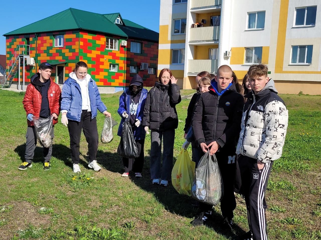 ФОТОРЕПОРТАЖ: Ельчане дружно вышли на республиканский субботник — Ельск.  Новости Ельска. Народный голас. Районная газета. Гомельская область