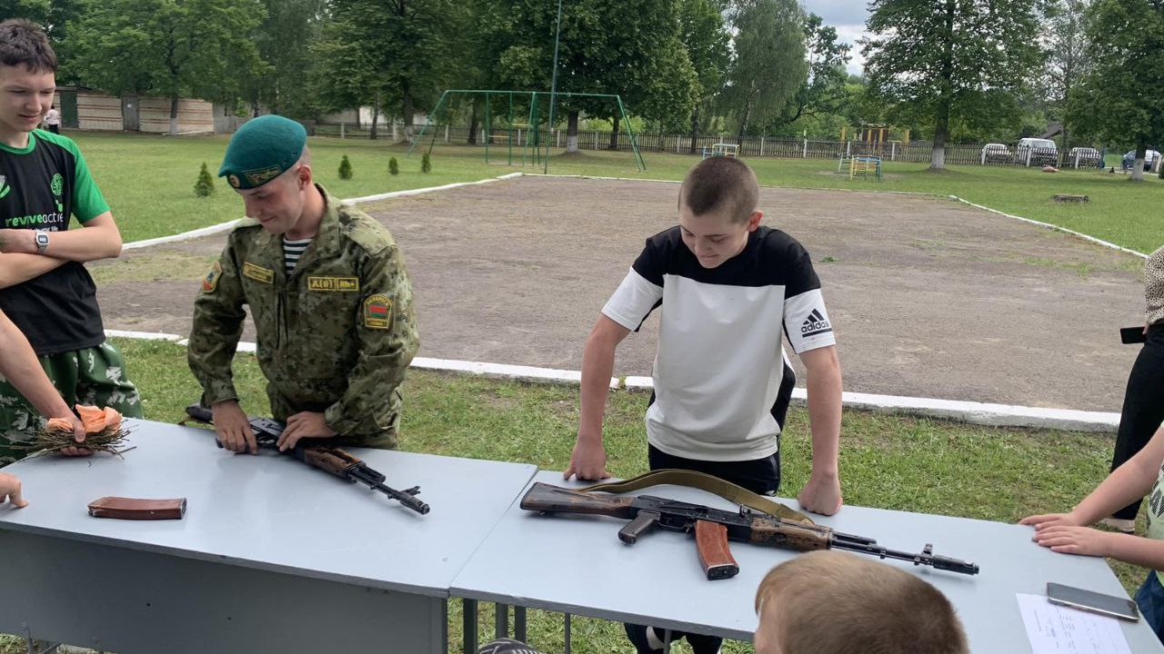 В Скороднянской средней школе Ельского района, при содействии пограничной  заставы «Подгалье», состоялась военно-патриотическая игра «Зарница» —  Ельск. Новости Ельска. Народный голас. Районная газета. Гомельская область