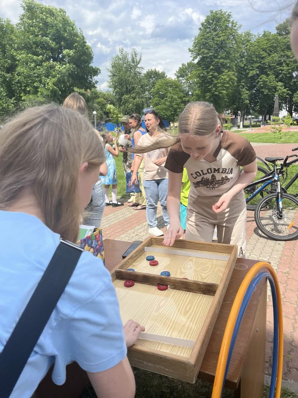 В субботу начала работу открытая молодежная площадка «Летний хит» в  городском парке — Ельск. Новости Ельска. Народный голас. Районная газета.  Гомельская область